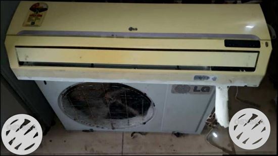 White Split Type Air Conditioner With 1.0 ton. good conditions