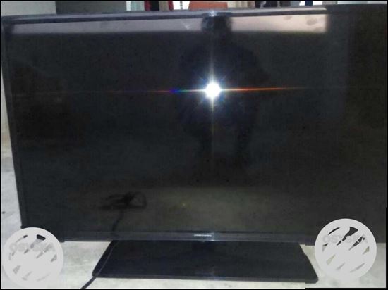 Black Flat Screen TV With Remote