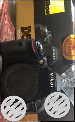 Nikon d5200 DSLR Camera with 18-105 less used