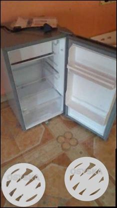 White Single-door Refrigerator