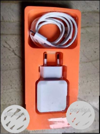 Iphone charger box peice double port charger 2.5