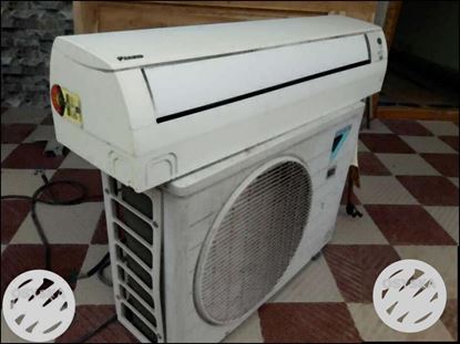 White Split-type Air Conditioner