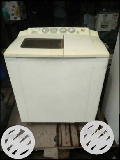 White Top-load Washing Machine