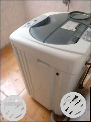 White Front-load Clothes Washer