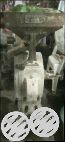 Gray Milling Machine & 5 HP Motor