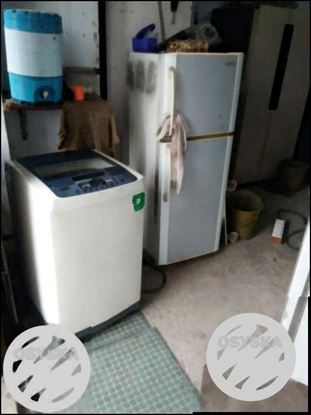 White Top-load Washing Machine