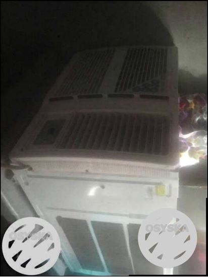 White Window-type Air Conditioner