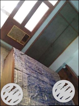 Urgent sale ac 5 years old but good cooling vaishali ghaziabad