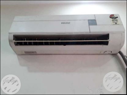 White Split-type Air Conditioner