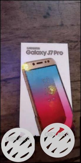 Galaxy J7 pro 6-7 mnths old No strch no dent