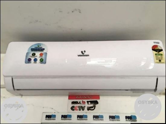 White Split-type Air Conditioner