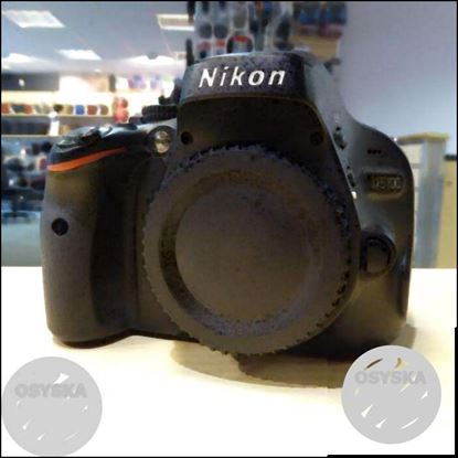 Nikon D5100 (Rotatable Screen) with 18-55 mm Nikkor VR Lense with BAG