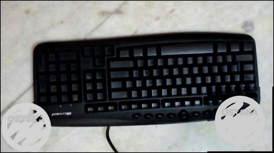 Black Logitech Corded Computer Keyboard