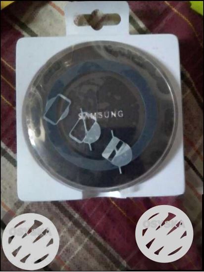 SAMSUNG wireless charger - not used just unboxed