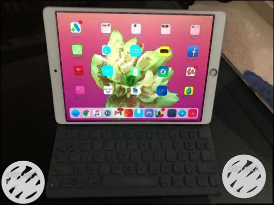 IPad Pro 10.5 Inch with Smart Keyboard and cover