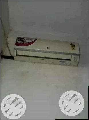 White Split-type Air Conditioner