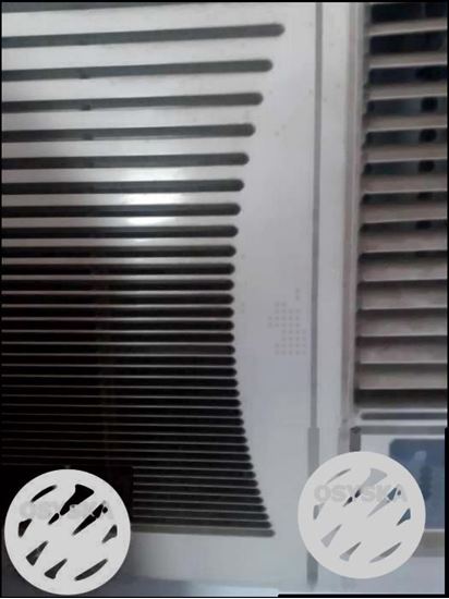 White Window Type Air Conditioner