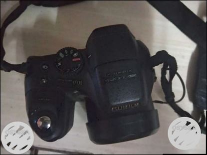Fujifilm S2000HD bridge camera, with 4GB SD card,