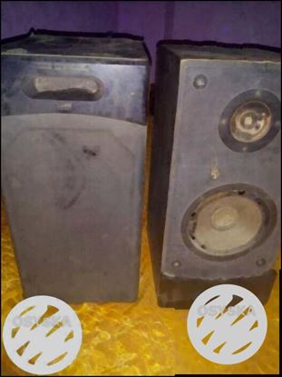 2 speakers in good condition
