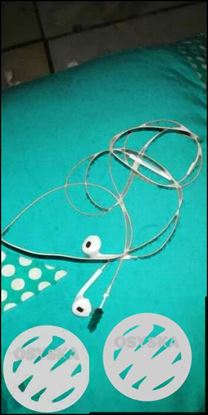 Apple iPhone earphones neatly used