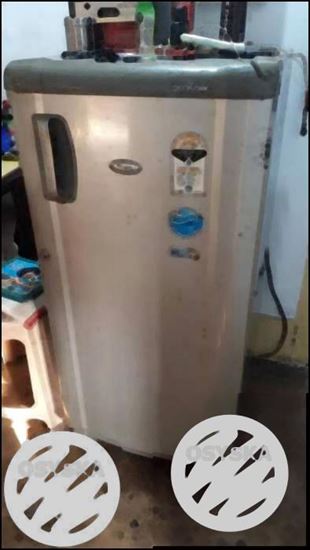 200L Whirpool Fridge 9 years old running in